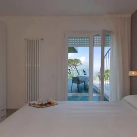Saviola Hotel 3*
